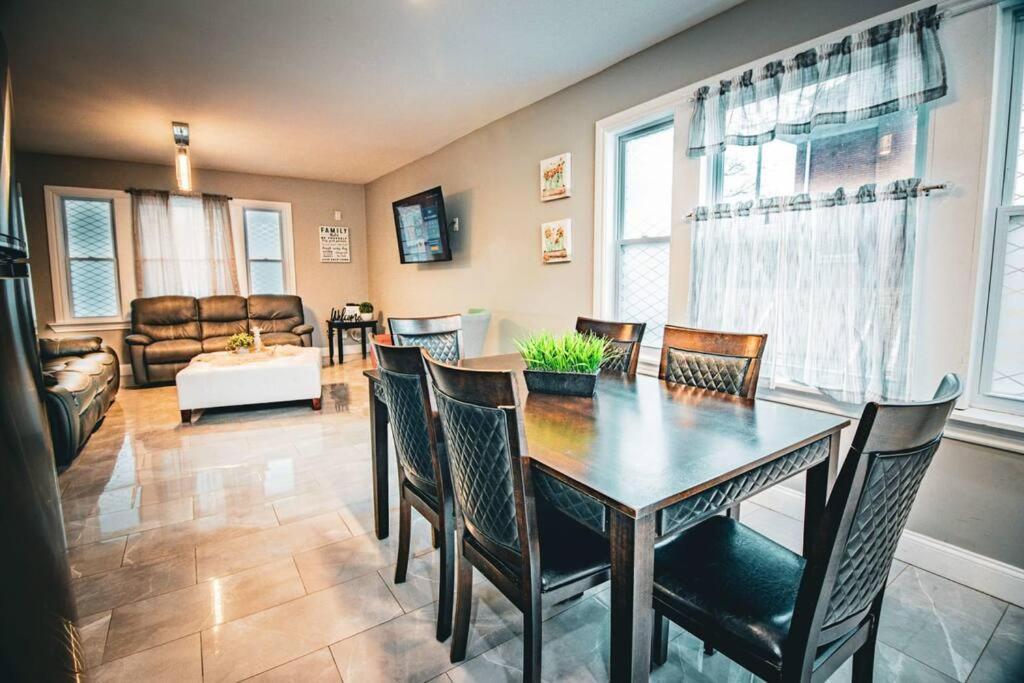Comfortable 3Br, 1 Bath Close To The Falls ไนแอการาฟอลส์ ภายนอก รูปภาพ
